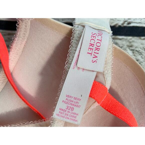 VICTORIA’S SECRET Women’s Very Sexy Polka Dot Push Up Bra / Size: 32B - Picture 2 of 8